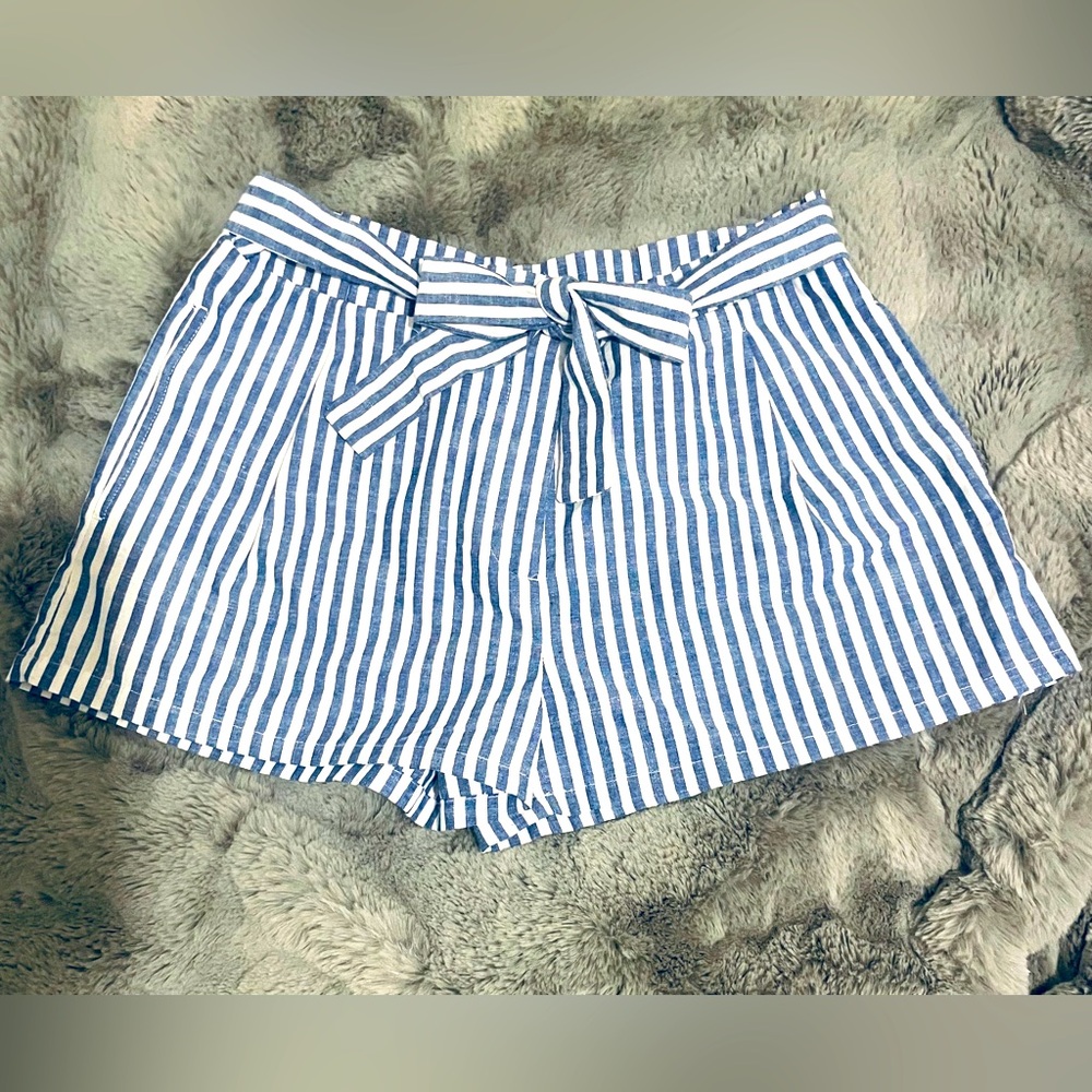 3/$15 Love Tree Blue & White Striped Linen Style Cotton Shorts Tie Belt  M - Picture 2 of 8